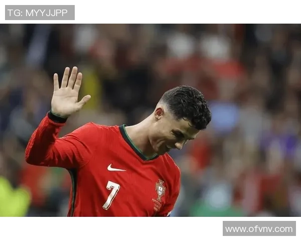 足球爆汤球星风云榜：从绿茵场到全球瞩目，他们如何成就传奇